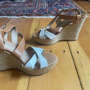 VINCE CAMUTO wedges